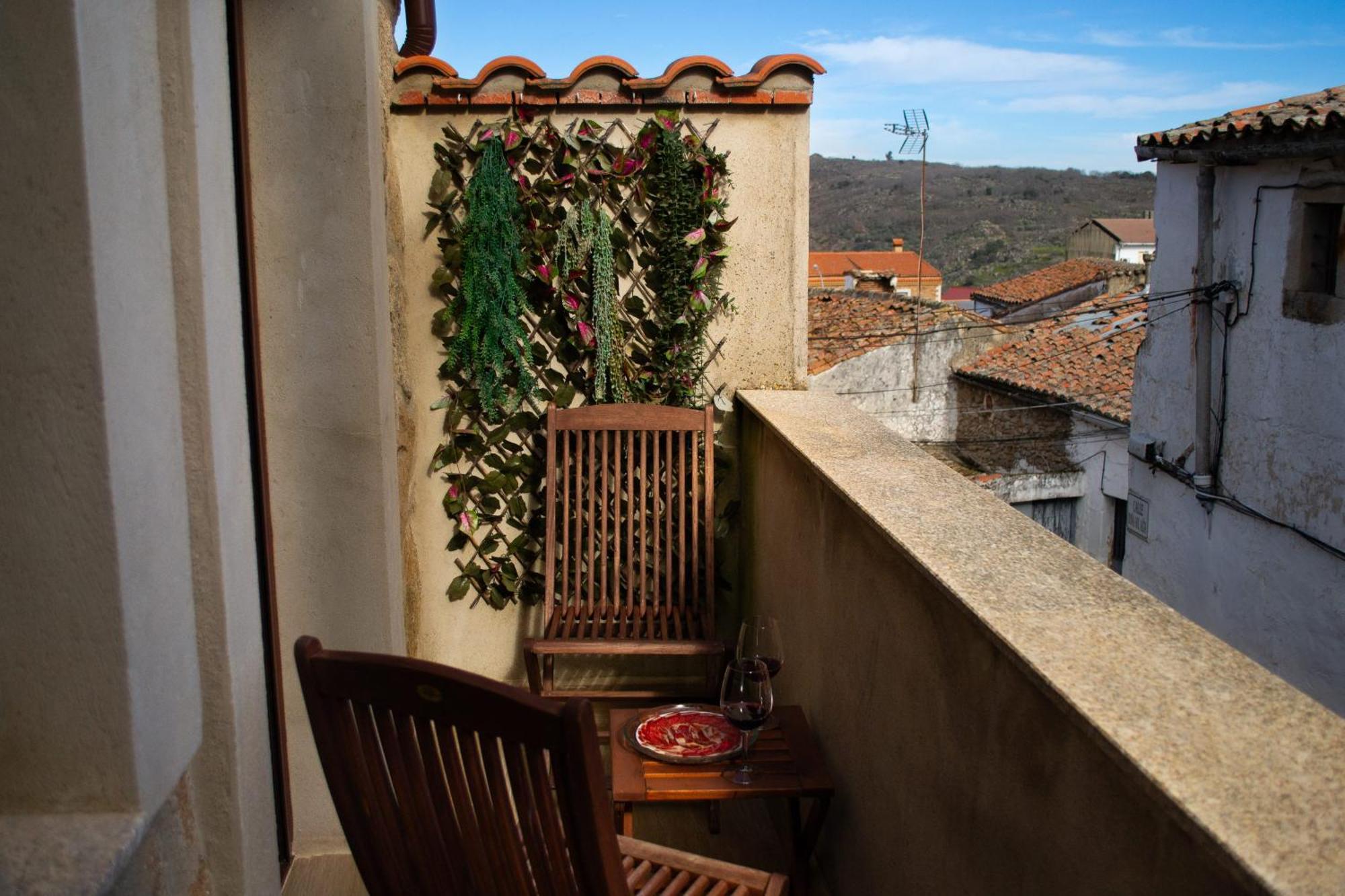 Casa Rural Dona Sol Montanchez Exterior photo